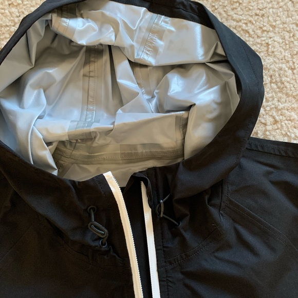 Cole Haan Water Resistant Packable Woven Jacket - Picture 5 of 8